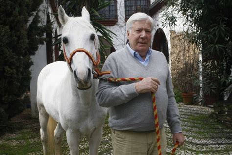 Svizzera, l'erede di Hermès lascia tutto al giardiniere 